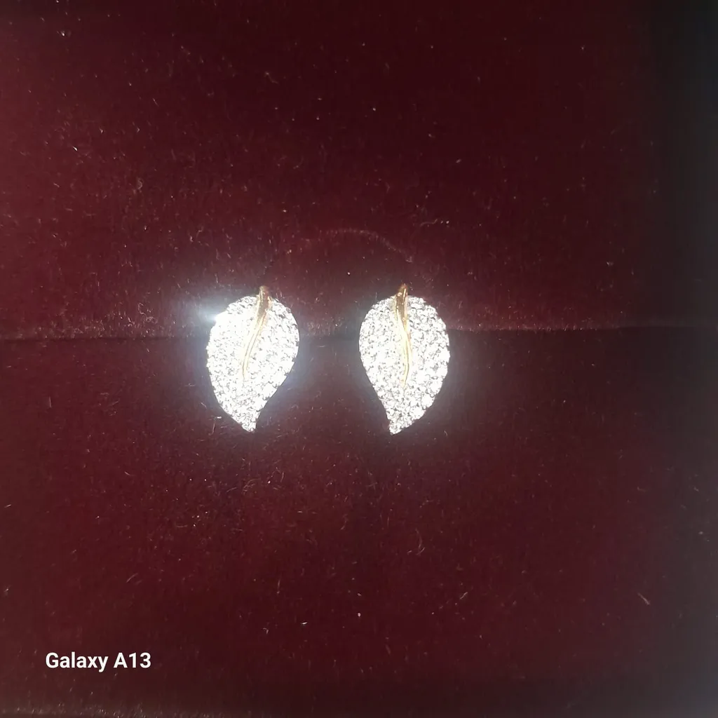 Leafy affair – handcrafted gold Earrings